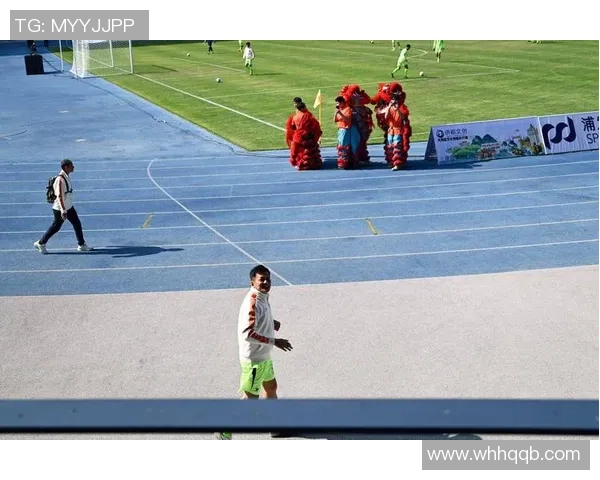 足球明星们的精彩瞬间合影集锦尽显球场风采与友谊之美